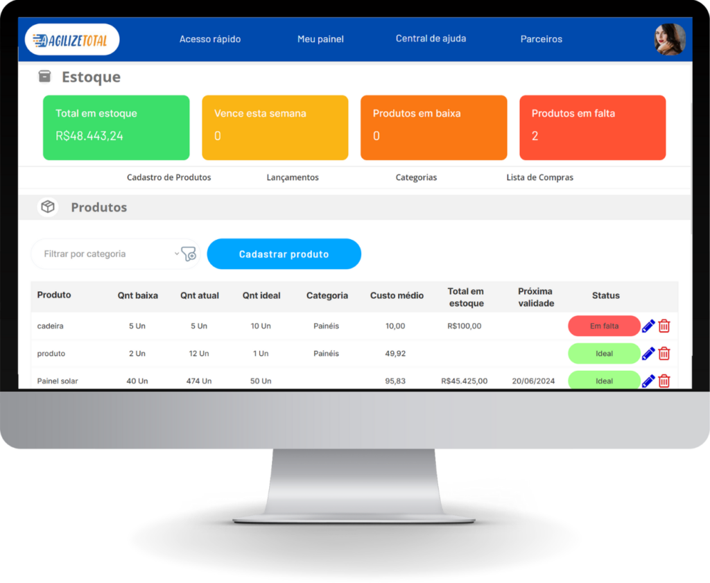 Tela do sistema de controle de estoque Agilize Total com a lista de produtos no computador